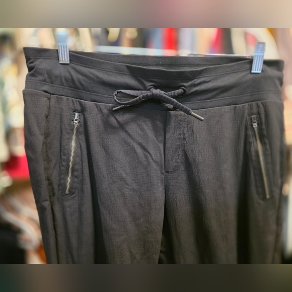 Athleta Size 14 Petite Trekkie North Black Jogger Activewear Pants - Picture 4 of 6